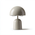 Lampada da tavolo in metallo grigio con paralume a cupola